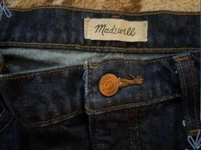 Um Par de Jeans Feminino Promocional Marca MADEWELL – photo 3
